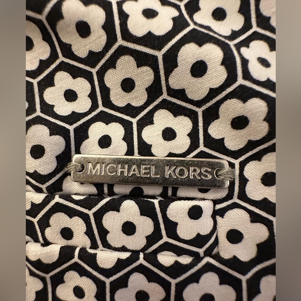 NWOT MICHAEL Michael Kors Black/White Daisy Print Cotton Stretch Pants. Size 10. - Picture 11 of 13